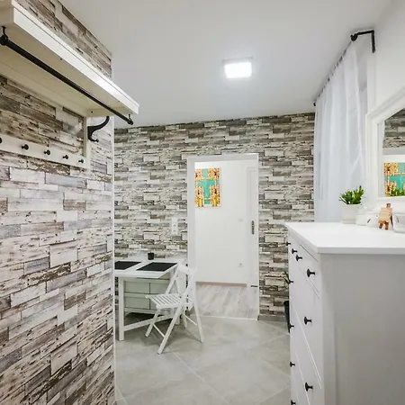Malasits Art - Private With Bathroom Győr